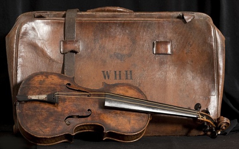 آشنایی با ساز ویلون ٬ تاریخچه ساز ویلون ٬ پیشینه ساز ویلون ٬ ساز ویولون violin ٬ ساز زهی ٬ بخش های ویولون ٬ کوک ساز ویولون ٬ محدوده صوتی ویولون ٬