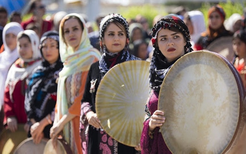 آشنایی با دف کردستان ٬ تاریخچه دف کردستان ٬ سازدف ٬ ساز دف ٬ دف نوازی ٬ دف خانقاهی ٬ دف کردستان ٬
