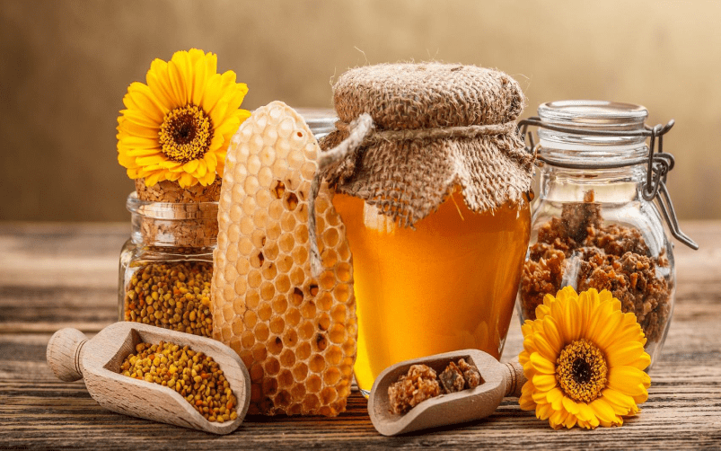 با مصرف این خوارکی ها بدنی سالم تر داشته باشید , خواص شیر , خواص سیر , خواص چای سبز , خواص گوجه فرنگی , خواص انار , فواید آب نوشیدن ,