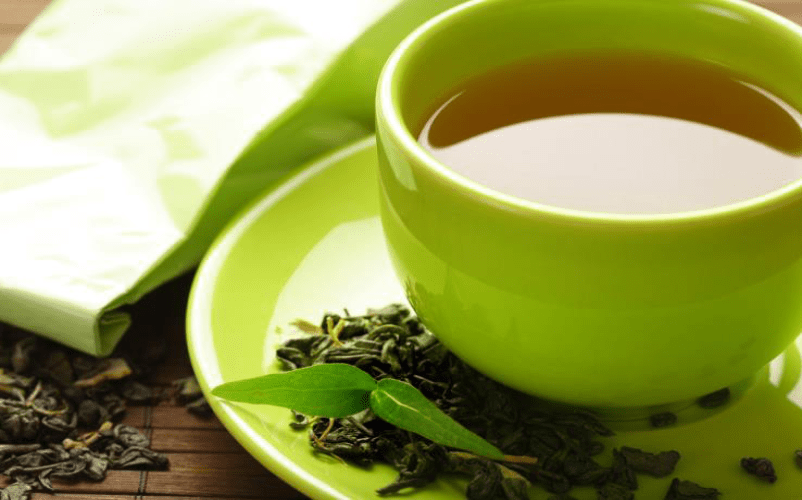 با مصرف این خوارکی ها بدنی سالم تر داشته باشید , خواص شیر , خواص سیر , خواص چای سبز , خواص گوجه فرنگی , خواص انار , فواید آب نوشیدن ,